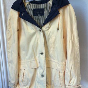 Braetan yellow jacket with detachable hood